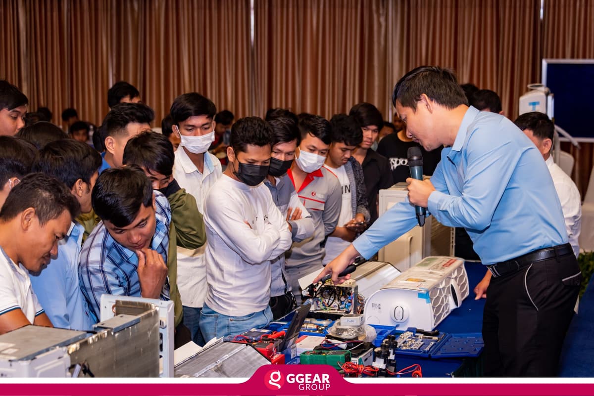 ក្រុមជាងជំនាញម៉ាស៊ីនត្រជាក់ជាង ១០០នាក់ ទទួលបានការបង្ហាញគ្រឿងបង្គុំ និងបច្ចេកវិទ្យានៃផលិតផលLG ម៉ូដែលថ្មី